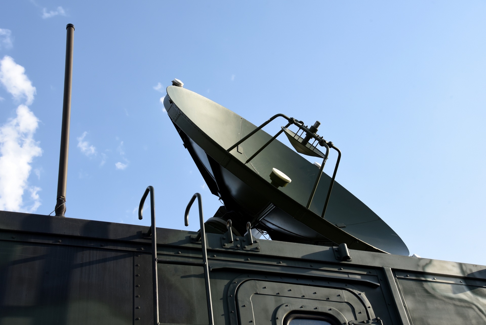 Electronic warfare radar